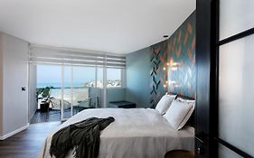 Sea View Stylish 1Br With Balcony By Beachfront Stay